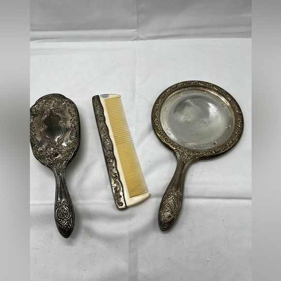 Silver plated Made in Hong King vanity set **mirror missing - Picture 3 of 7